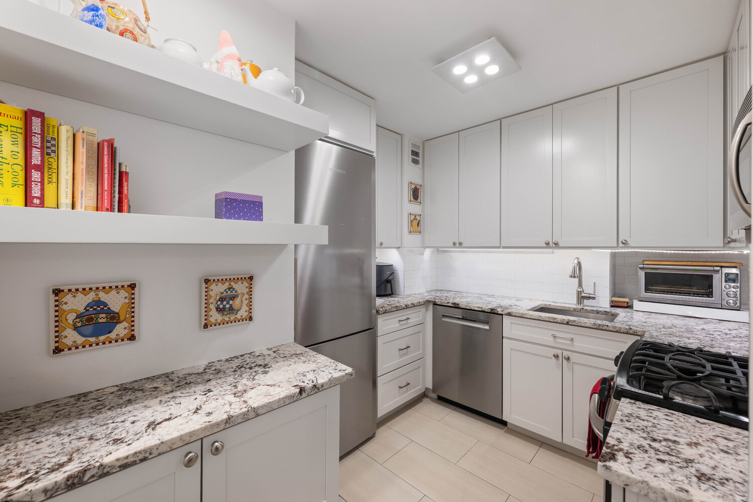 301 East 69th Street, Unit 4K Manhattan, NY 10021 - Photo 7 of 12