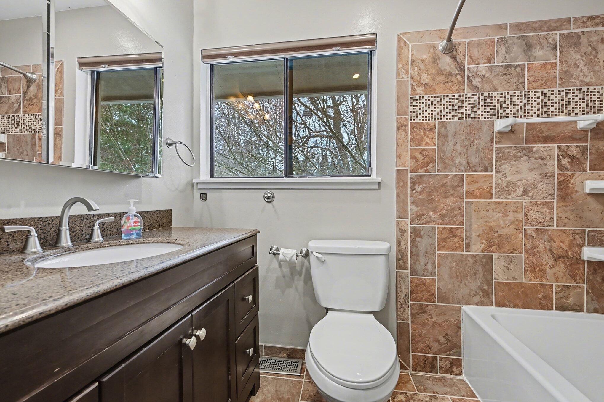 3812 Greenleaf Circle Kalamazoo, MI 49008 - Photo 15 of 18 015_file_4204