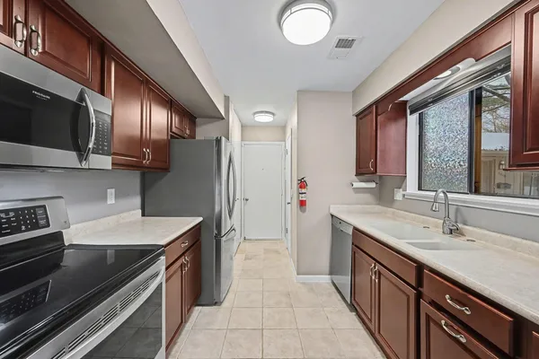 $1,500 | 3812 Greenleaf Circle, Kalamazoo, MI 49008