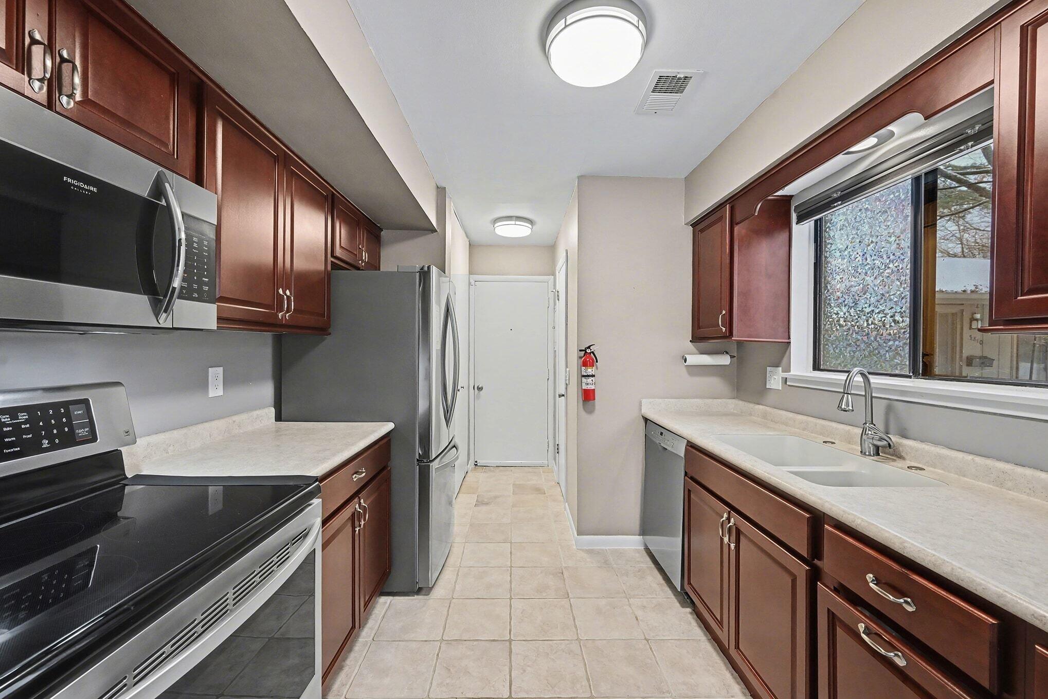 3812 Greenleaf Circle Kalamazoo, MI 49008 - Photo 7 of 18 007_file_4580