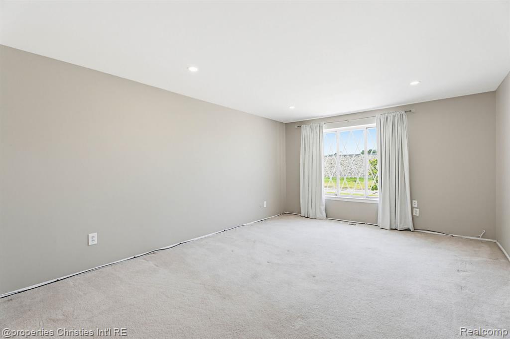 8700 Common Road Warren, MI 48093 - Photo 21 of 38