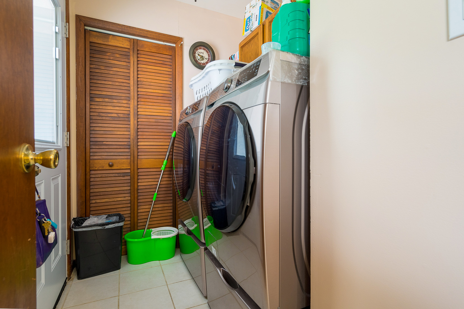 204 MacIntyre Street Lockport, IL 60441 - Photo 17 of 27 a utility room with dryer and washer