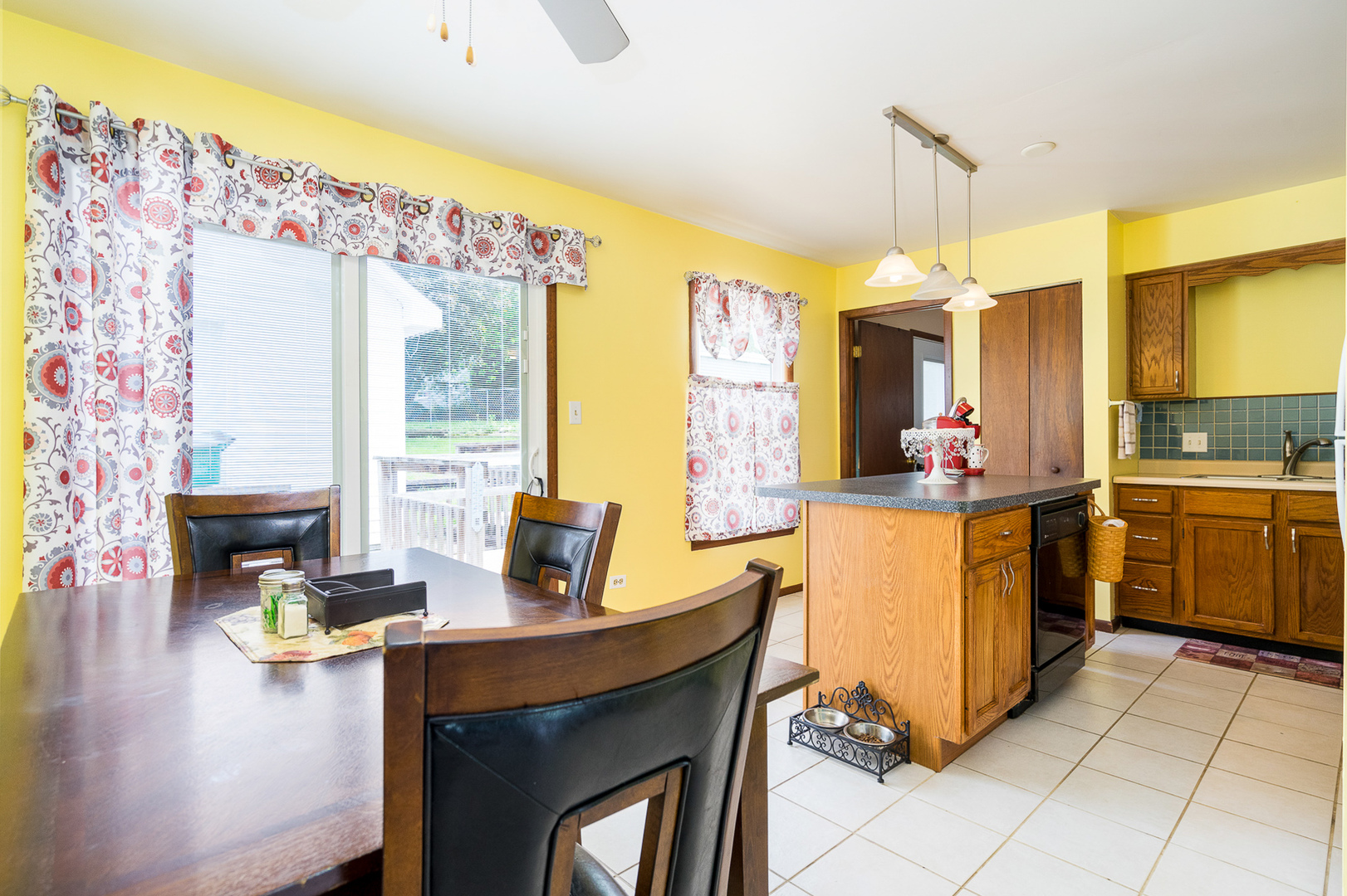204 MacIntyre Street Lockport, IL 60441 - Photo 7 of 27 a kitchen with a sink dining table and chairs