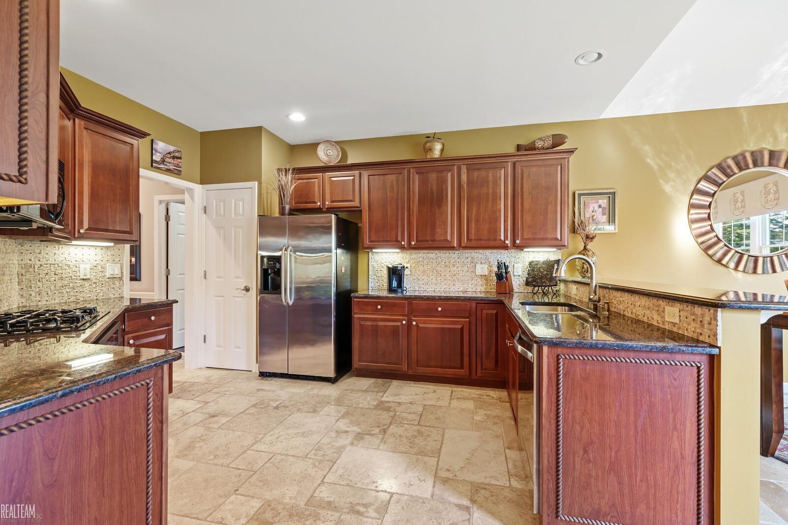 5043 Belmonte Drive Rochester, MI 48306 - Photo 13 of 46 50192211-aa16ed4f-323a-4a53-821d-655c7037a732.JPG