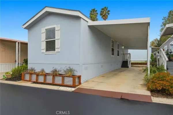a house view with a outdoor space
