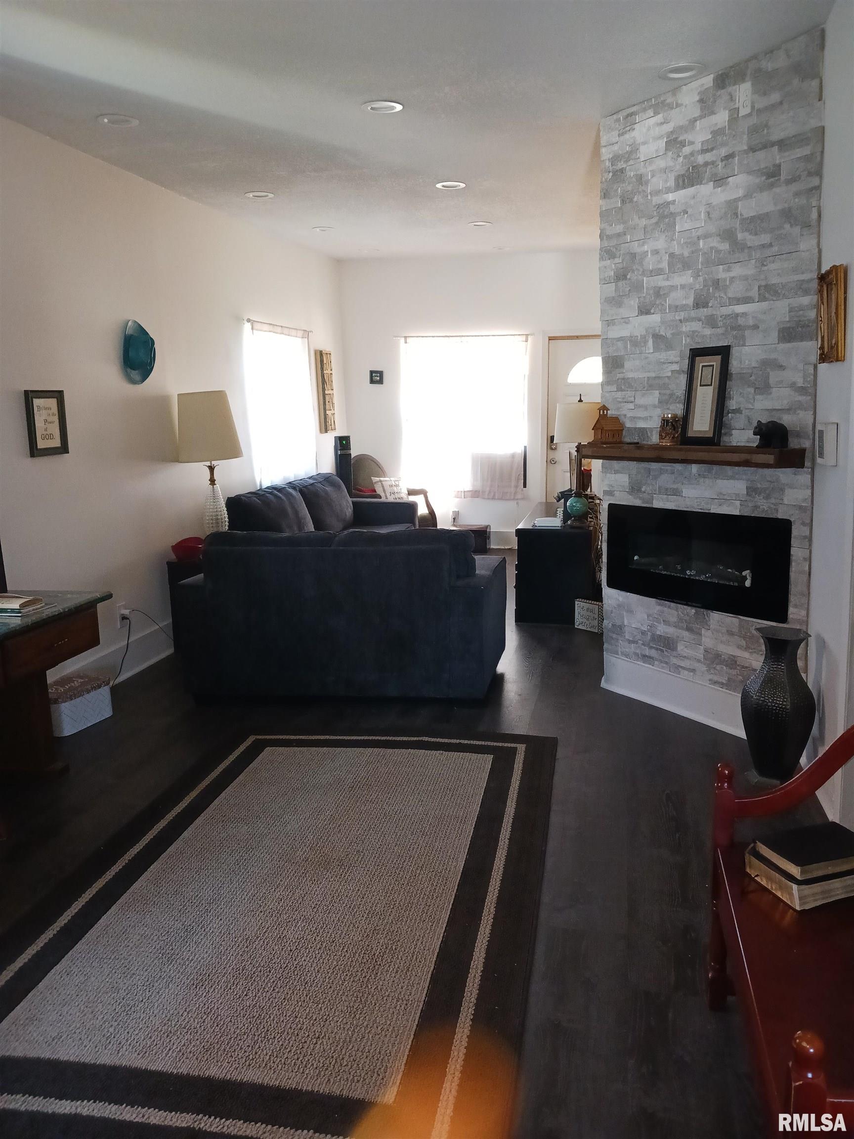 604 3rd Avenue South Clinton, IA 52732 - Photo 3 of 7 Gallery Image 3