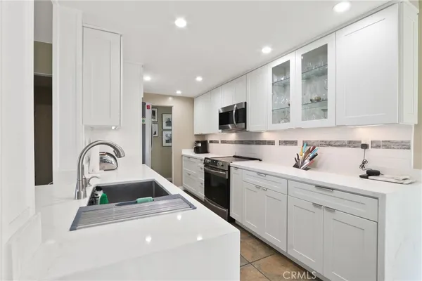 $645,000 | 2101 2nd Street, Unit 305, Long Beach, CA 90803