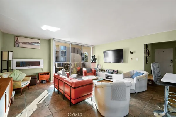 $660,000 | 2101 2nd Street, Unit 305, Long Beach, CA 90803