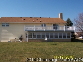 325 Stockholm Road Paxton, IL 60957 - Photo 2 of 16 front view of a house with a yard