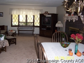 325 Stockholm Road Paxton, IL 60957 - Photo 4 of 16 a view of a livingroom with furniture and window