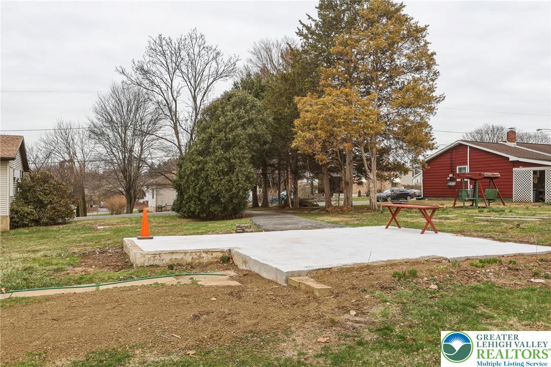 2520 Riegel Street Bethlehem, PA 18020 - Photo 3 of 52