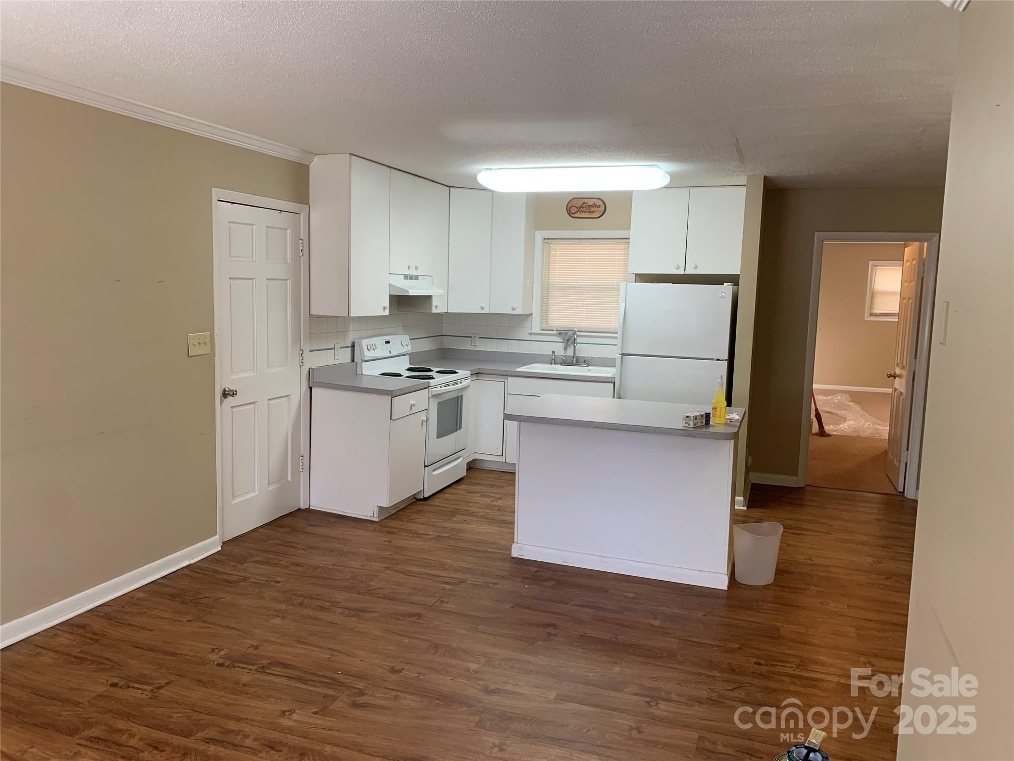 60 Blade Road Hendersonville, NC 28791 - Photo 3 of 9 Gallery Image 3