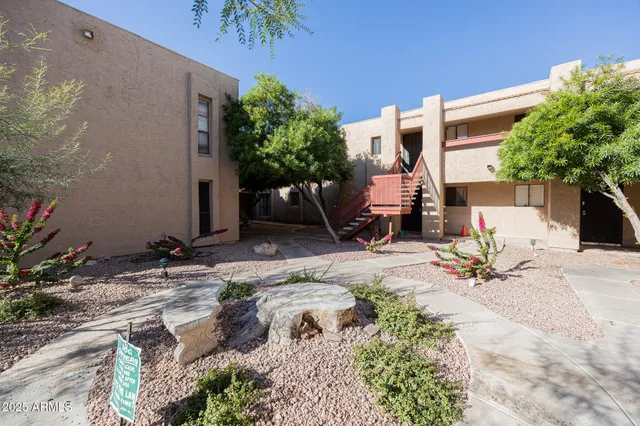 $895 | 3131 West Cochise Drive, Unit 129, Phoenix, AZ 85051