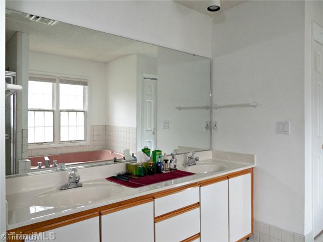 4324 Chilton Way High Point, NC 27265 - Photo 12 of 16 Bath.