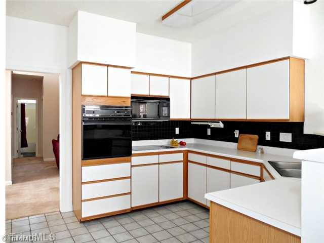 4324 Chilton Way High Point, NC 27265 - Photo 5 of 16 Kitchen.