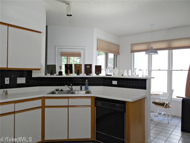 4324 Chilton Way High Point, NC 27265 - Photo 6 of 16 Kitchen.