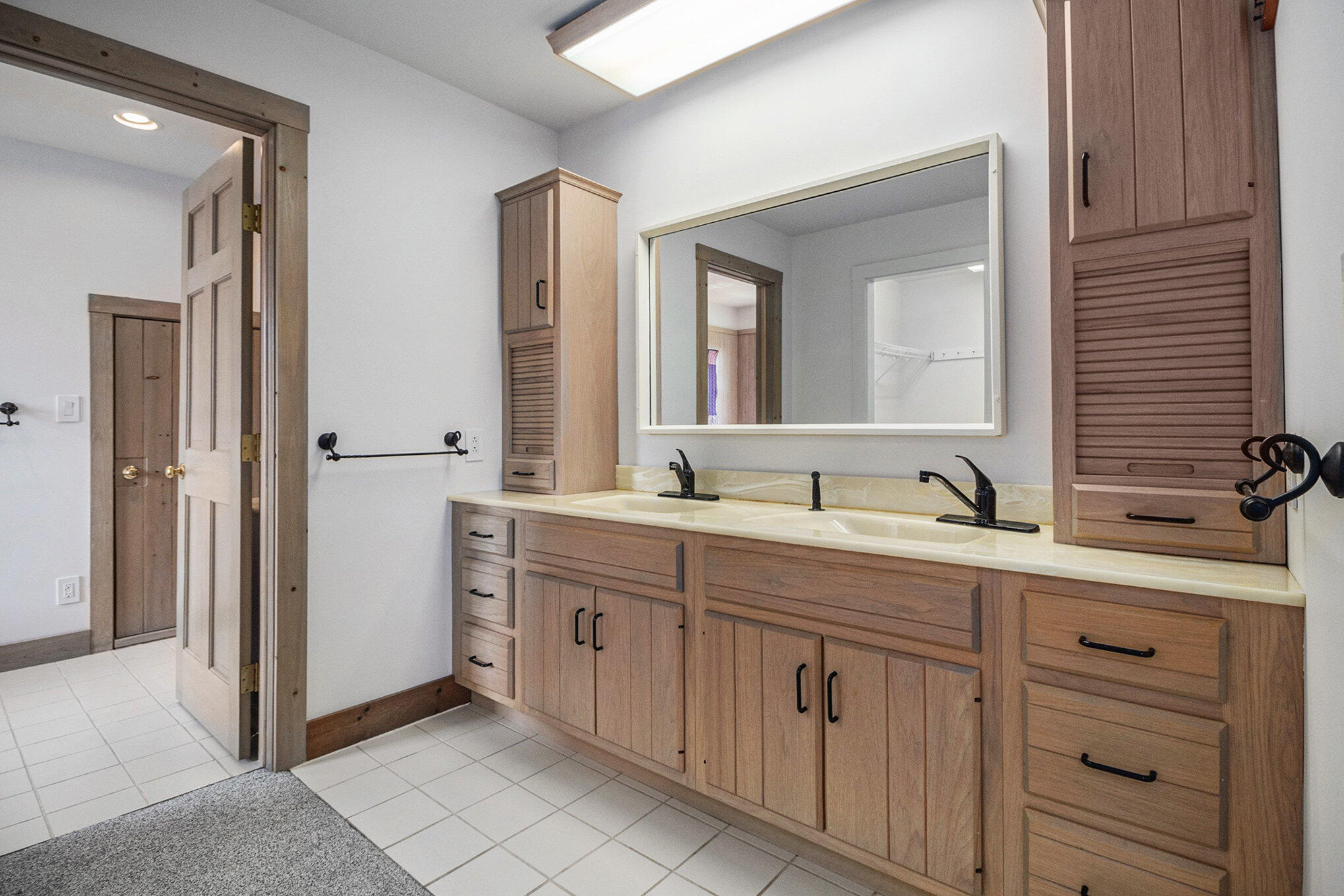 10989 Scio Church Road Chelsea, MI 48118 - Photo 39 of 78 Primary Bathroom