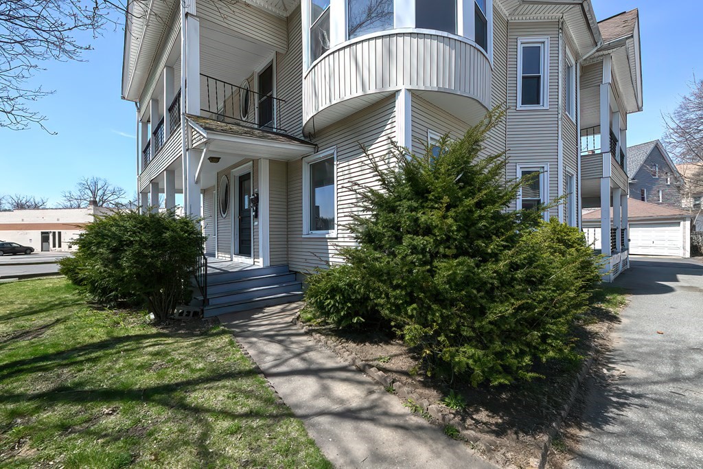20 Burlington Street Springfield, MA 01108 - Photo 3 of 42 Gallery Image 3