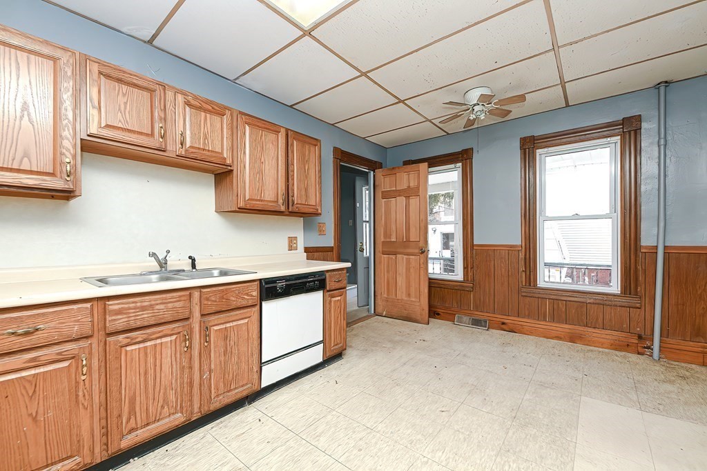 20 Burlington Street Springfield, MA 01108 - Photo 6 of 42 Gallery Image 6