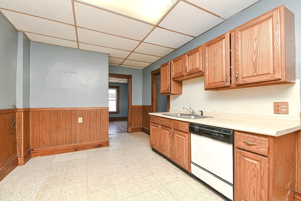20 Burlington Street Springfield, MA 01108 - Photo 7 of 42 Gallery Image 7