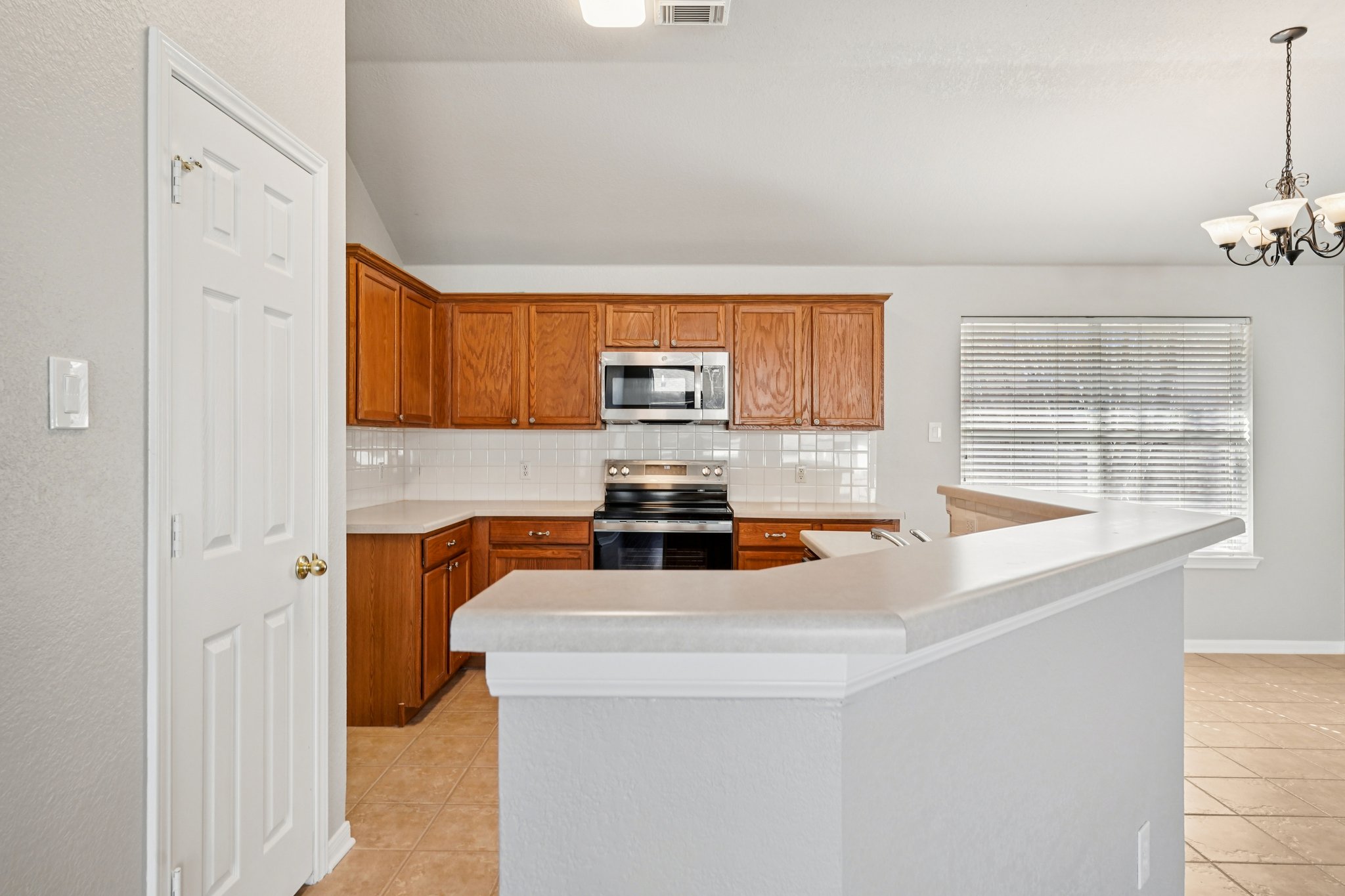 9002 Sommerland Way Austin, TX 78749 - Photo 6 of 17