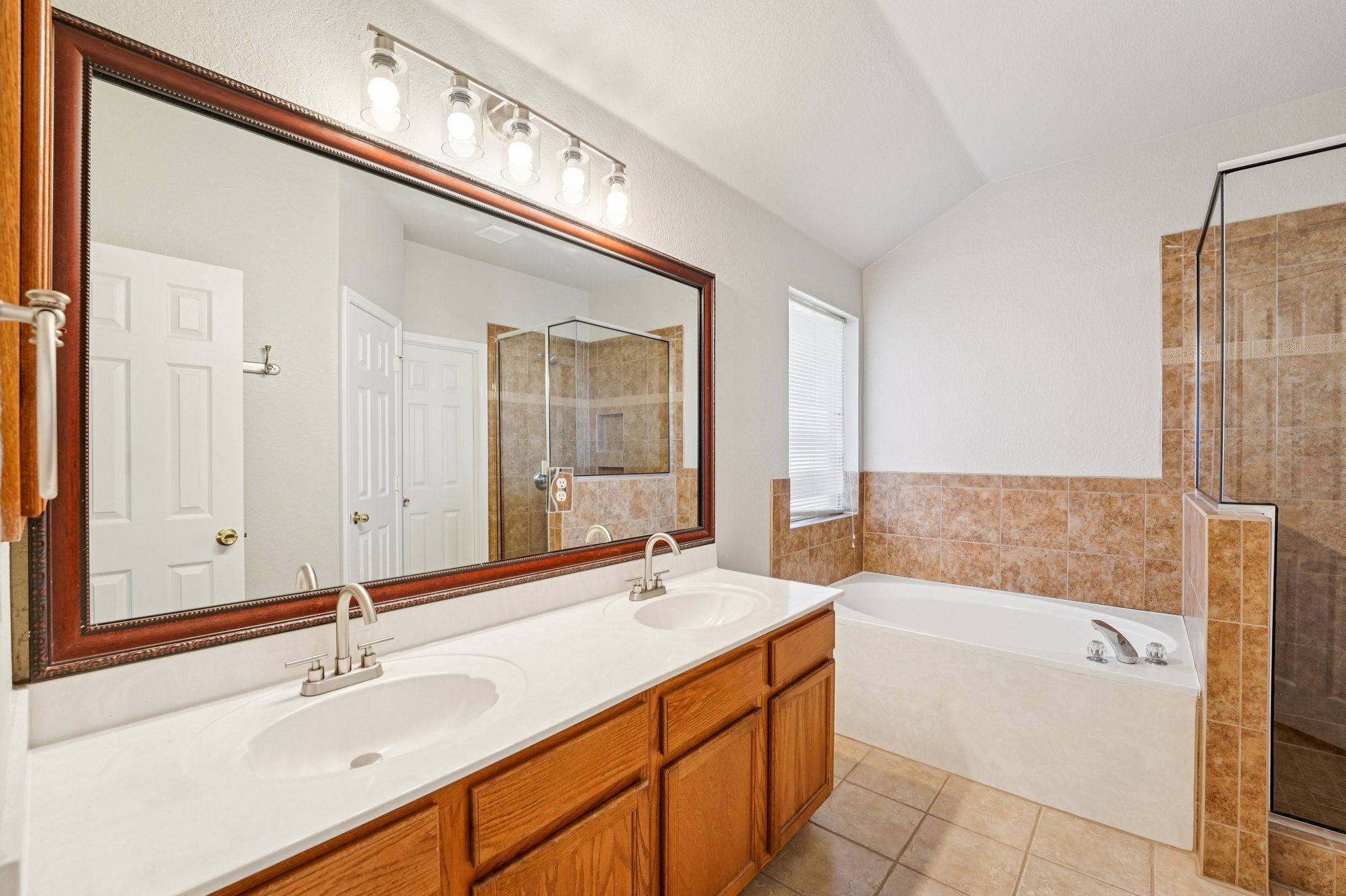 9002 Sommerland Way Austin, TX 78749 - Photo 9 of 17