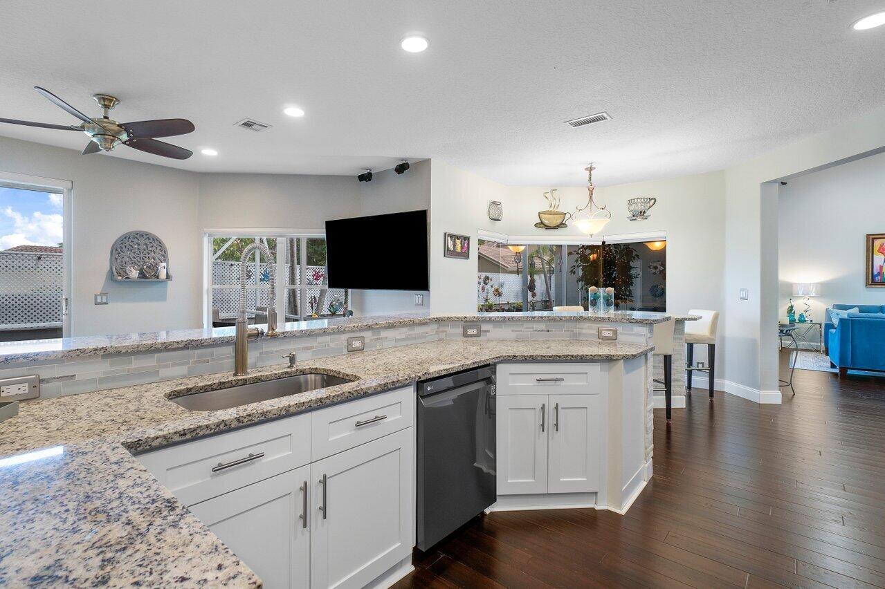 10976 Ravel Court Boca Raton, FL 33498 - Photo 15 of 60 023-10976RavelCourt-BocaRaton-FL-33498-S