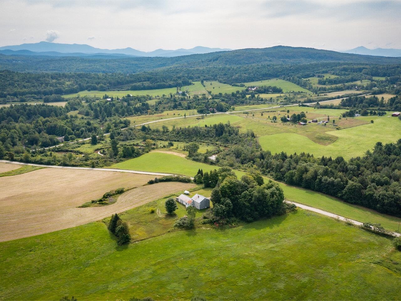 395 Austin House Road Colchester, VT 05446 - Photo 4 of 40 Gallery Image 4