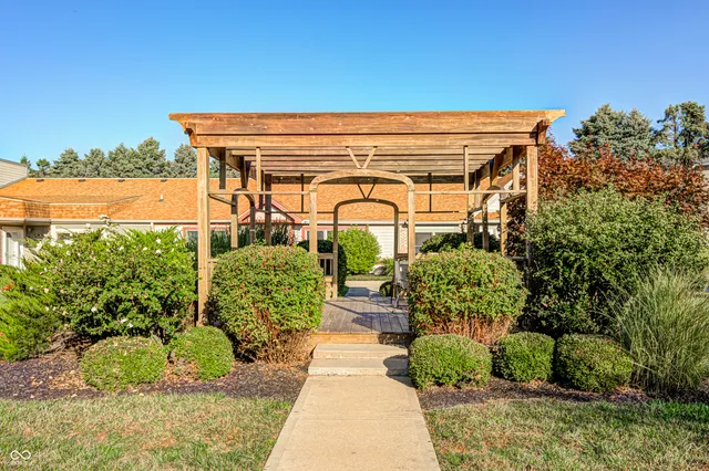 $219,900 | 1711 Lafayette Avenue, Unit 8, Lebanon, IN 46052