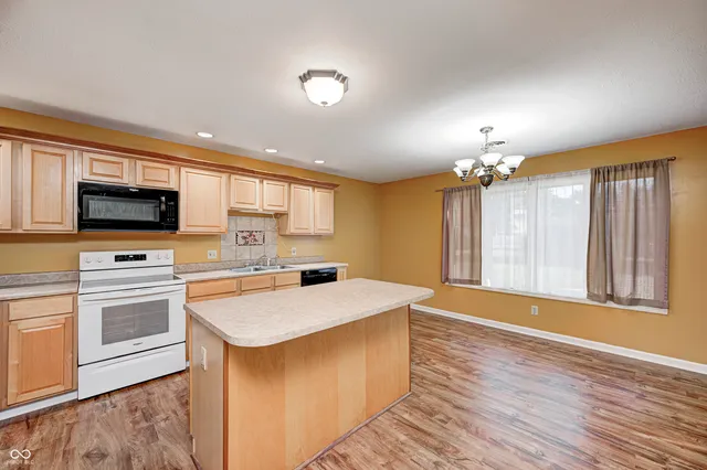 $219,900 | 1711 Lafayette Avenue, Unit 8, Lebanon, IN 46052