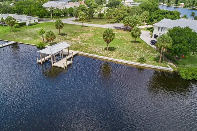 $450,000 | 304 14th Street Southwest, Ruskin, FL 33570