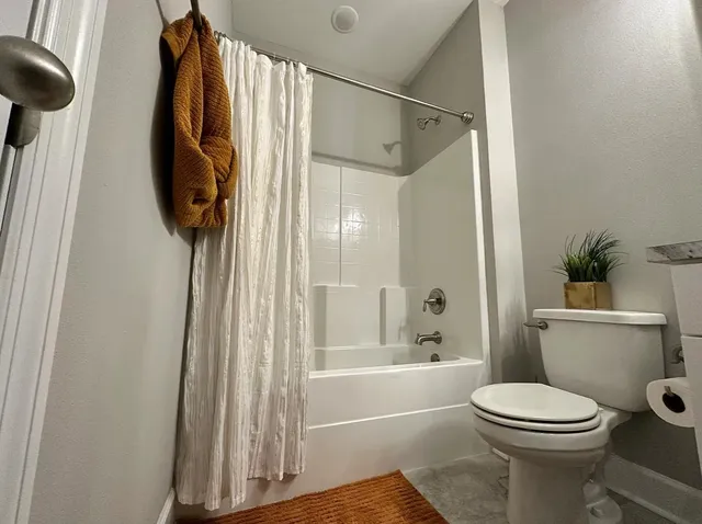 $2,100 | 929 Beaver Creek Way, Tallahassee, FL 32301