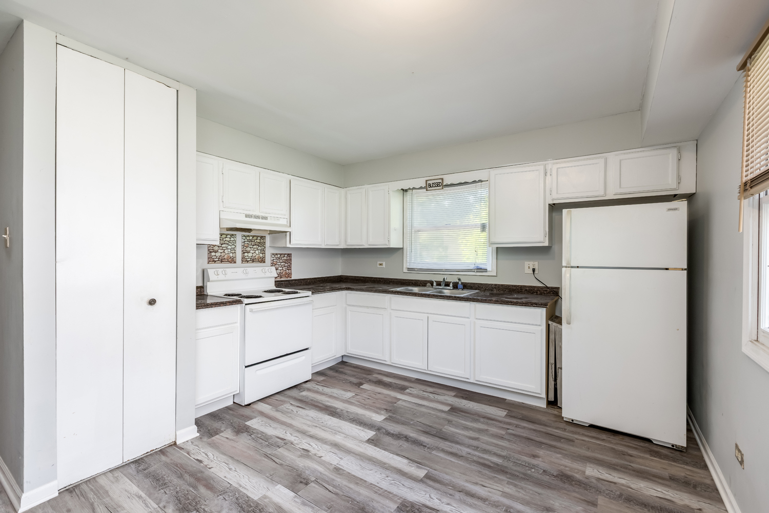 4042 Charleston Road Matteson, IL 60443 - Photo 13 of 27