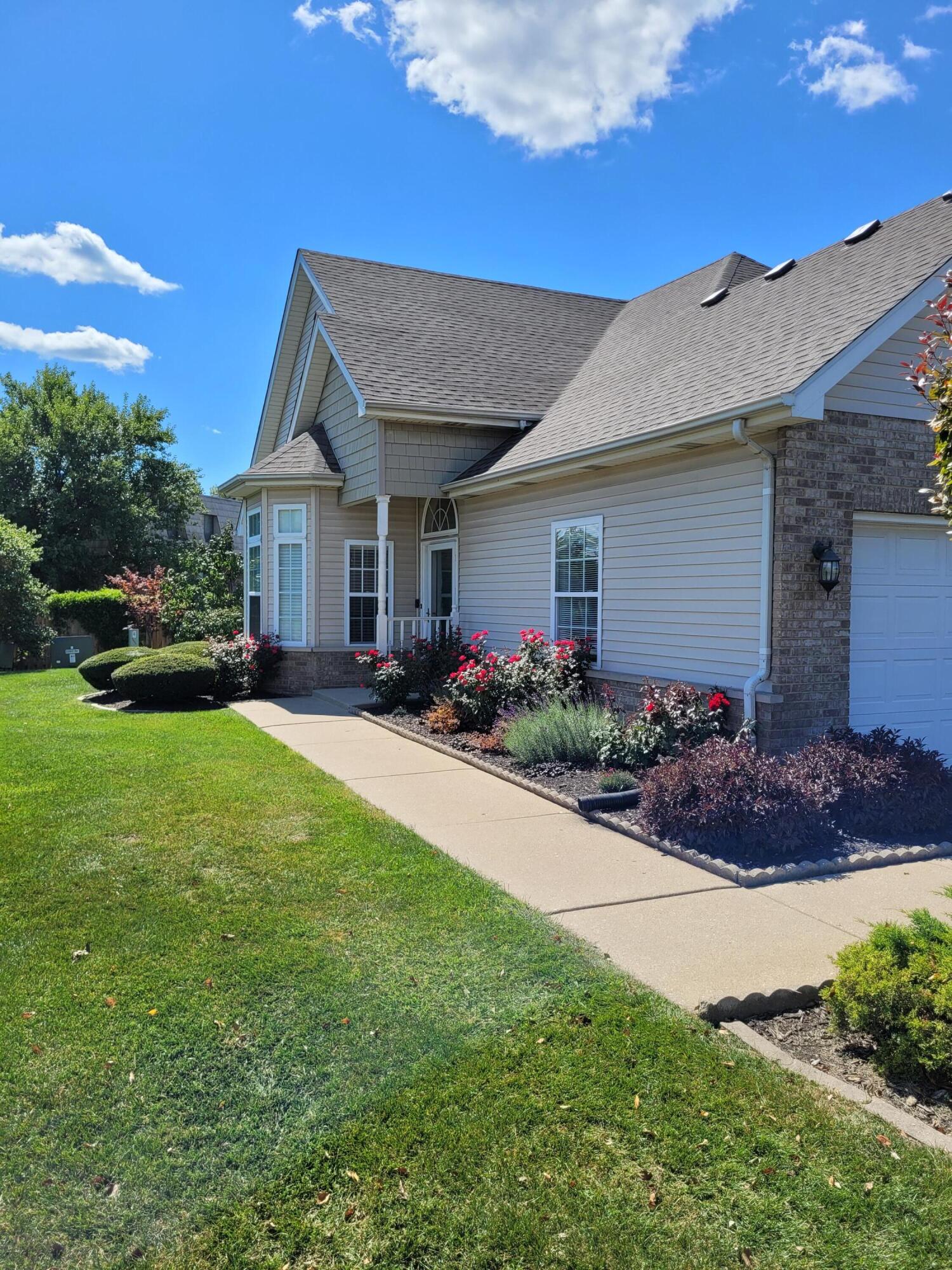 5480 Victoria Place Crown Point, IN 46307 - Photo 2 of 14 a front view of house with yard and green space