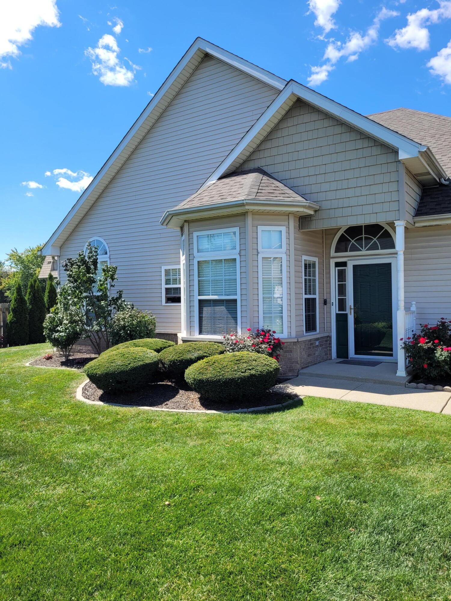 5480 Victoria Place Crown Point, IN 46307 - Photo 3 of 14 a view of a house with backyard and porch