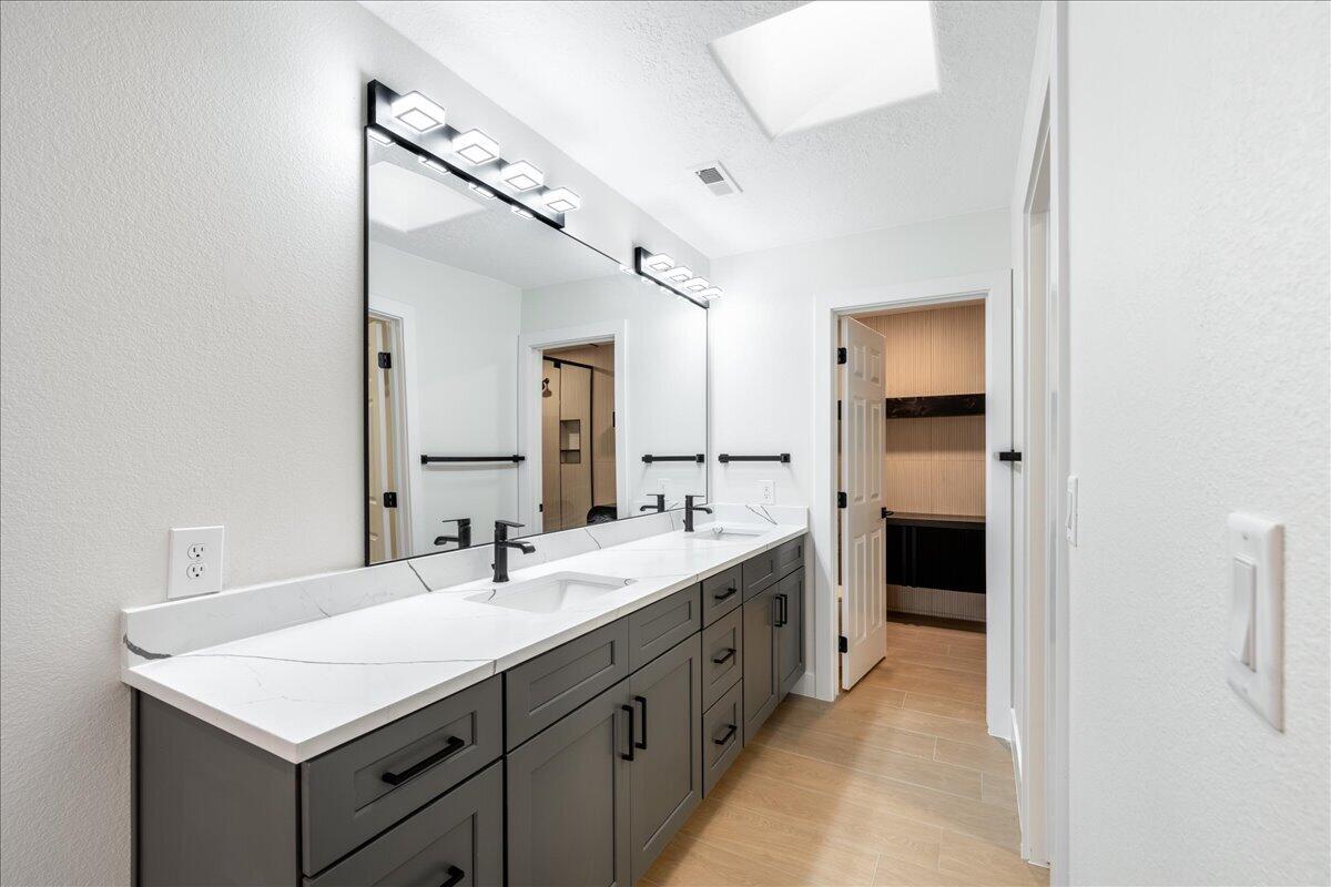 872 West 680 North St. George, UT 84770 - Photo 23 of 48 Primary bath