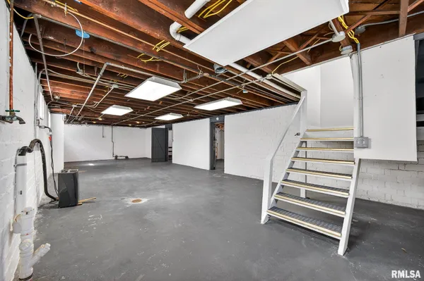 $170,000 | 1061 Brown Avenue, Galesburg, IL 61401