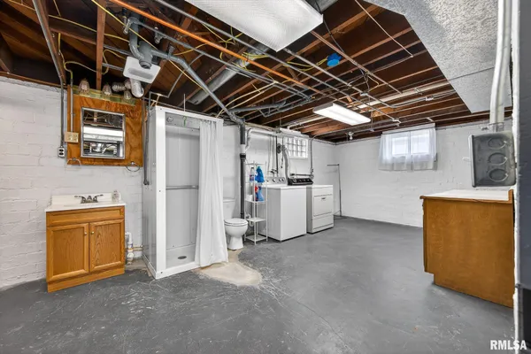 $170,000 | 1061 Brown Avenue, Galesburg, IL 61401