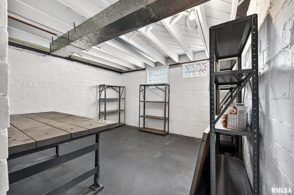 $170,000 | 1061 Brown Avenue, Galesburg, IL 61401