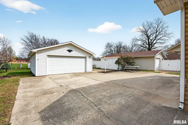 $170,000 | 1061 Brown Avenue, Galesburg, IL 61401