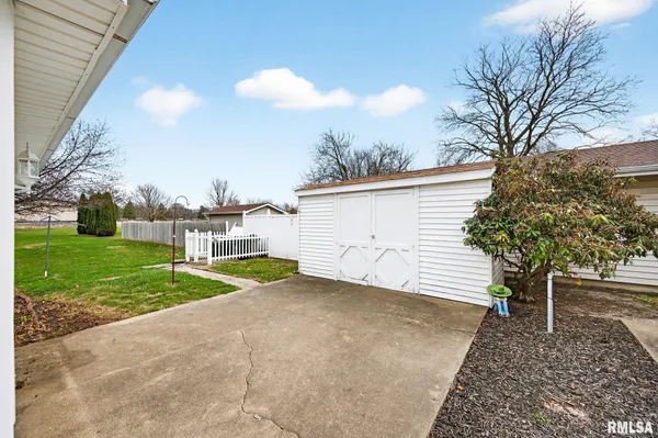 $170,000 | 1061 Brown Avenue, Galesburg, IL 61401