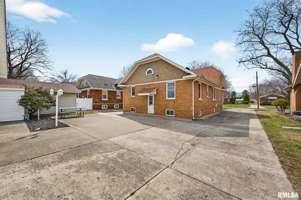 $170,000 | 1061 Brown Avenue, Galesburg, IL 61401