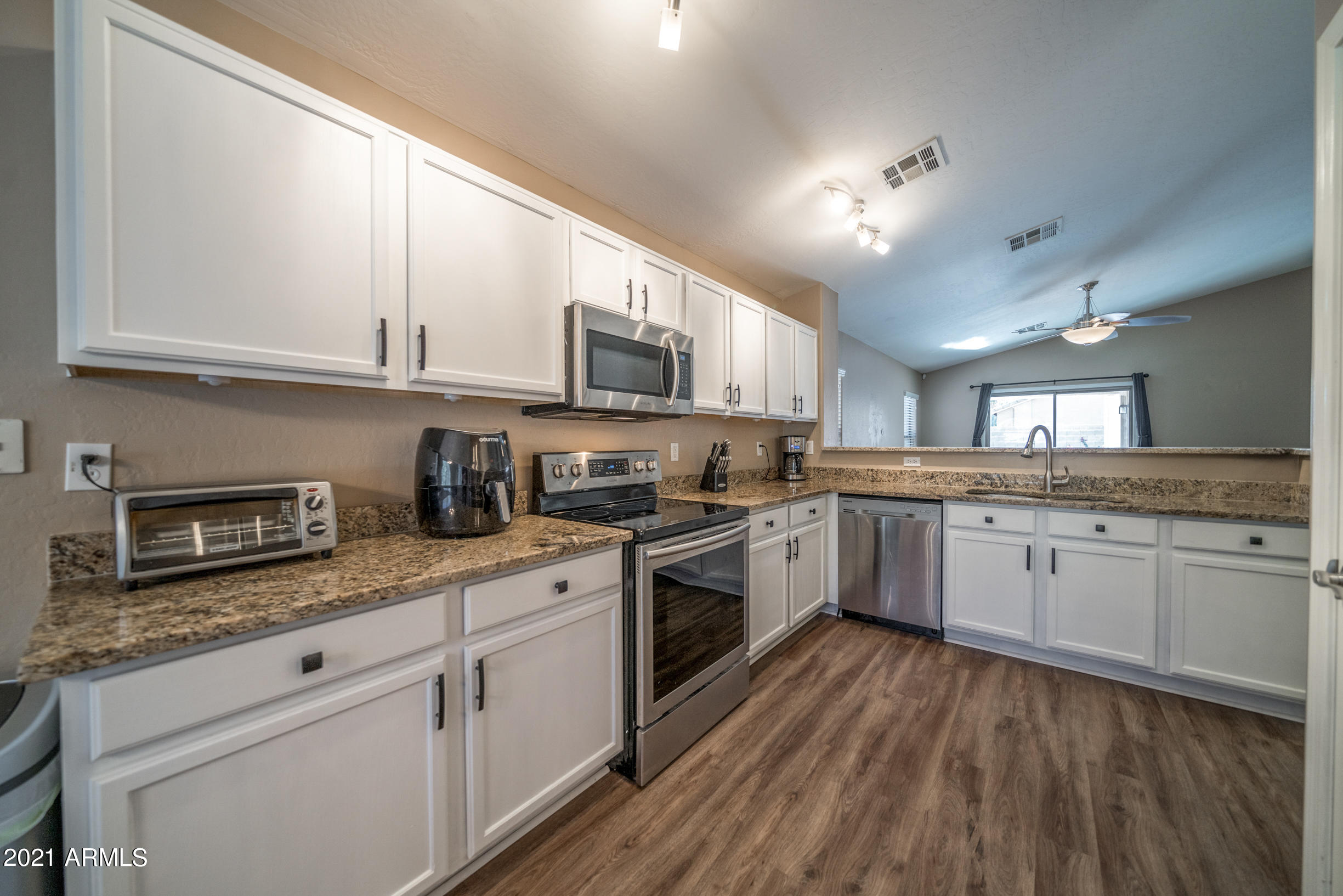 3163 West Tanner Ranch Road Queen Creek, AZ 85144 - Photo 11 of 45 3163 Tanner Ranch - 08Kitchen