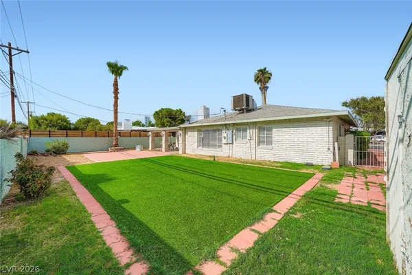 $2,250 | 1711 South 6th Street, Las Vegas, NV 89104