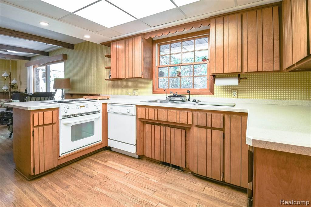 5355 Beach Road Troy, MI 48098 - Photo 12 of 27