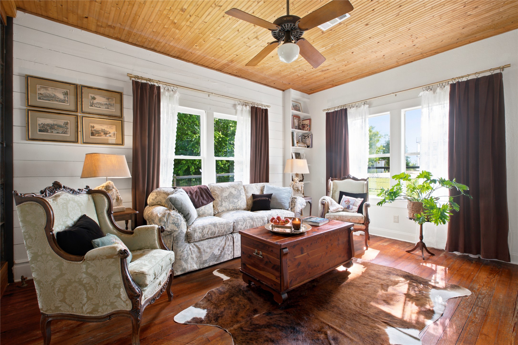 372 Old Lockhart Road Lockhart, TX 78644 - Photo 10 of 40 Gorgeous natural light!