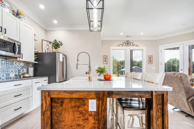 $649,900 | 380 Big Oak Road, Minor Hill, TN 38473