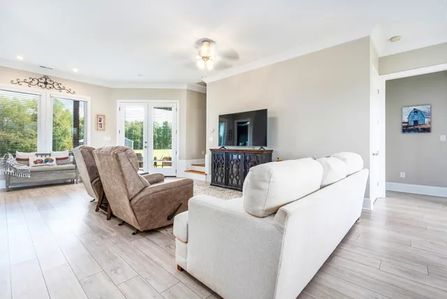 $649,900 | 380 Big Oak Road, Minor Hill, TN 38473