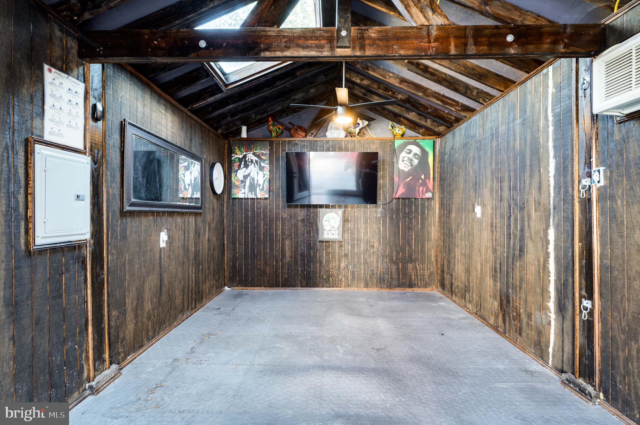 816 Franklin Street Reading, PA 19602 - Photo 17 of 20 a view of entryway