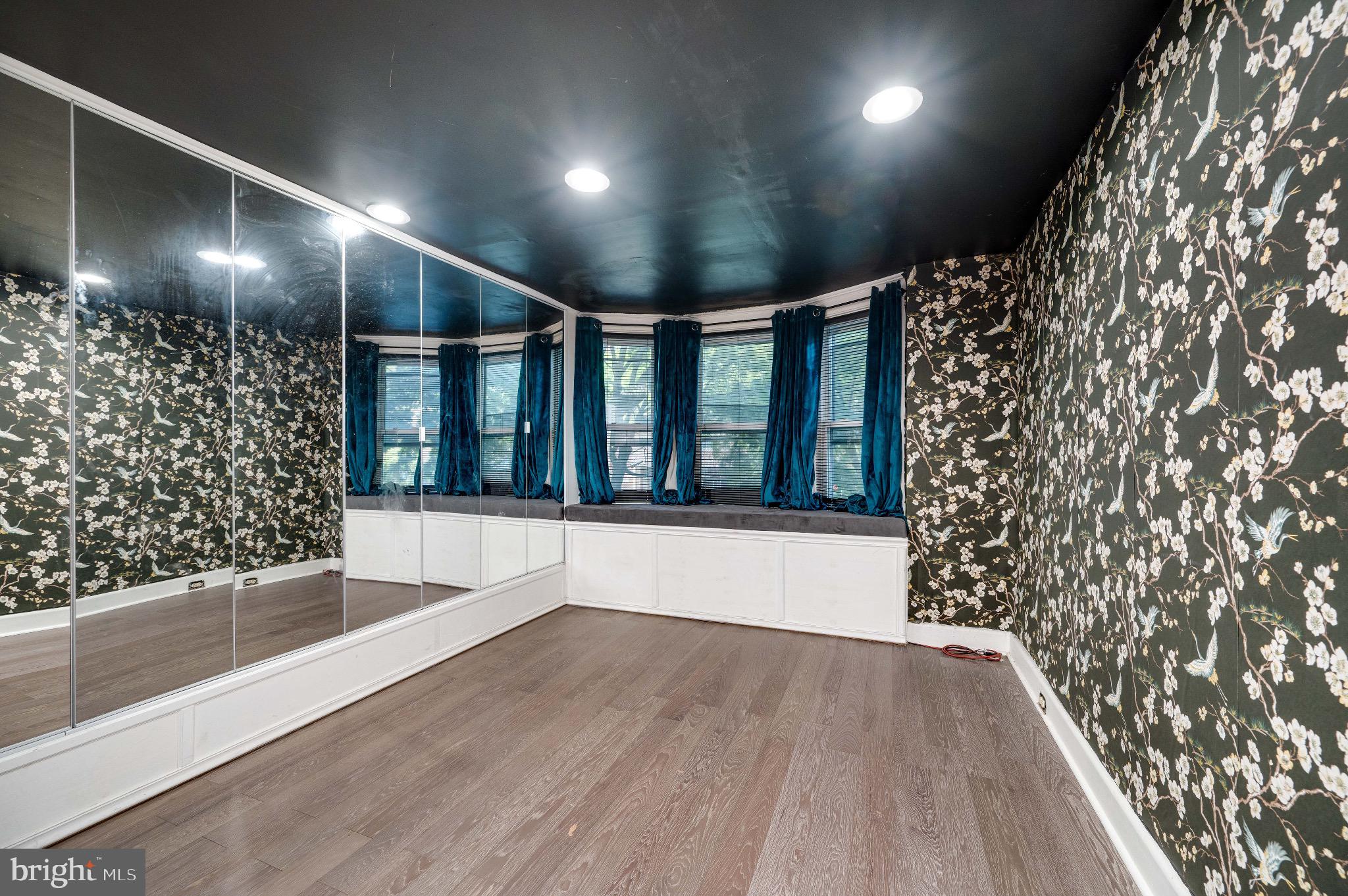 816 Franklin Street Reading, PA 19602 - Photo 6 of 20 a view of gallery with wooden floor